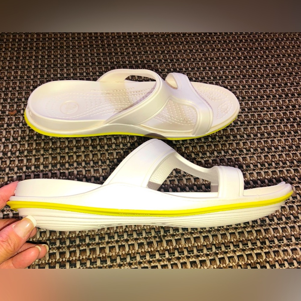 CROCS Serena Slide Strappy Sandals 
White (w-a yellow trim) Pool Beach Sz-8